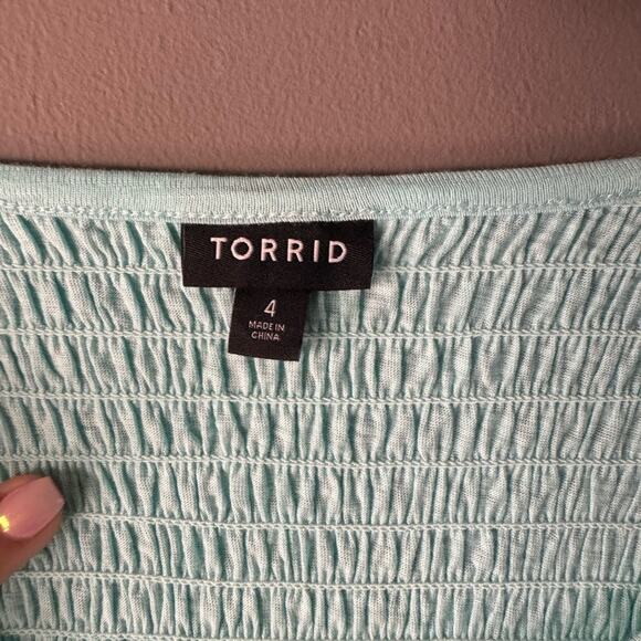 TORRID PLUS SIZS SMOCKED BABYDOLL SOFT FLUTTER SLEEVE BLOUSE LIGHT BLUE SIZE 4X - Picture 7 of 10